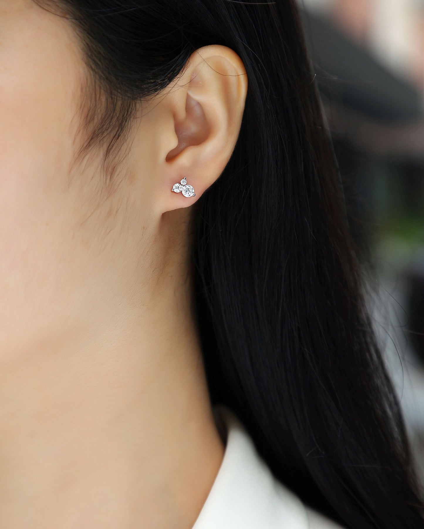 E13172 Chic Moissanite Stud Earrings – Asymmetrical Sparkle with Timeless Elegance