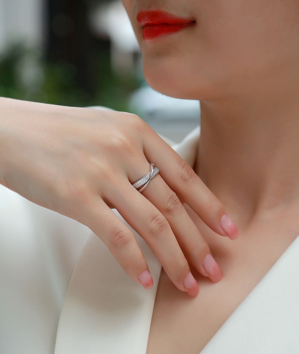 R13921-P “Graceful Spiral” Moissanite Ring – Sterling Silver Elegant Wrap Design