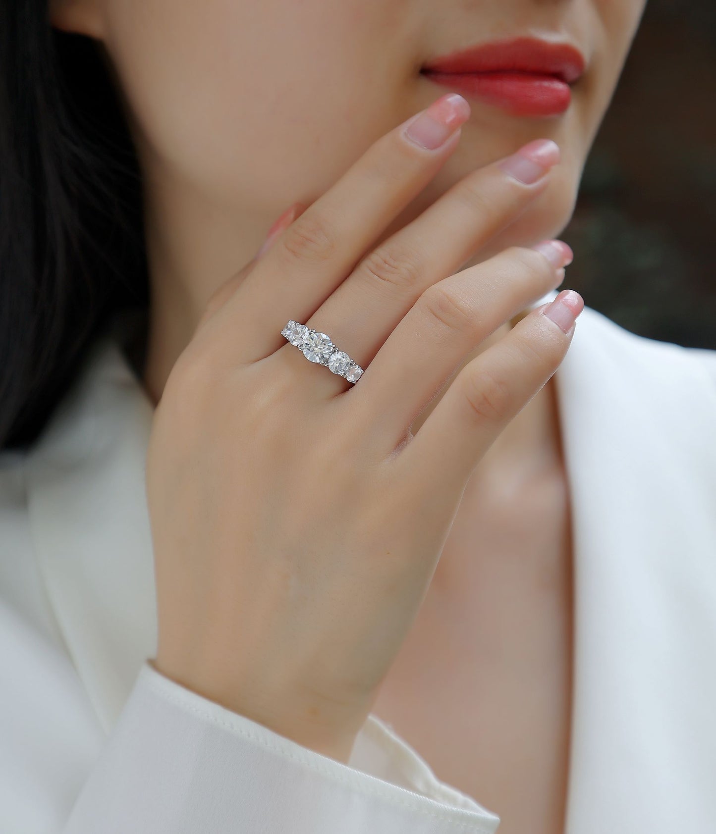 R12949 Exquisite Solitaire Moissanite Ring – Modern Classic Design with Sparkling Gemstone