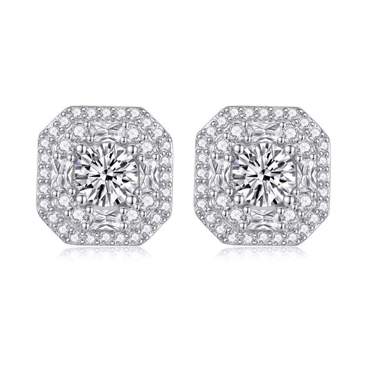 E13514 Starry Moissanite Stud Earrings – Sparkling Halo with Classic Prong Design