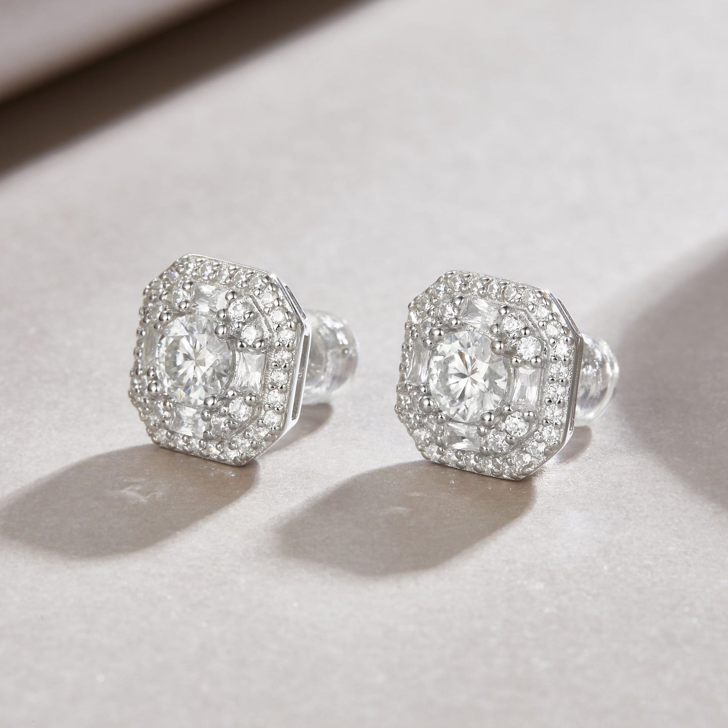 E13514 Starry Moissanite Stud Earrings – Sparkling Halo with Classic Prong Design
