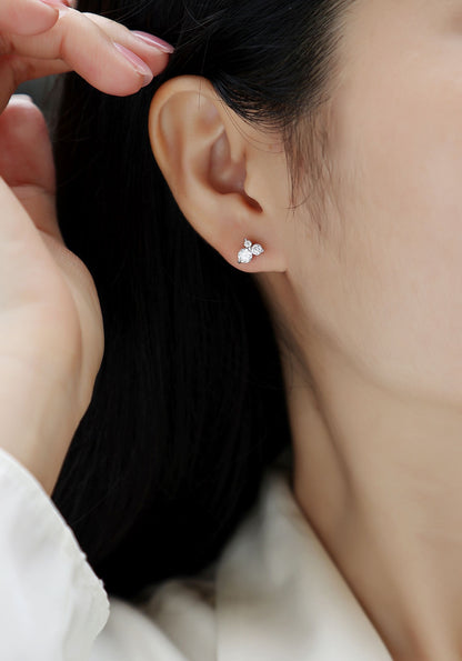 E13172 Chic Moissanite Stud Earrings – Asymmetrical Sparkle with Timeless Elegance