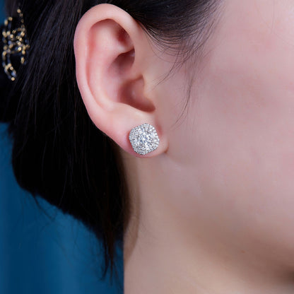 E13514 Starry Moissanite Stud Earrings – Sparkling Halo with Classic Prong Design