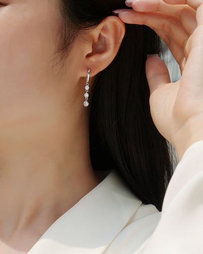 E13641 Starlight Moissanite Stud Earrings – S925 Silver Minimalist Sparkle