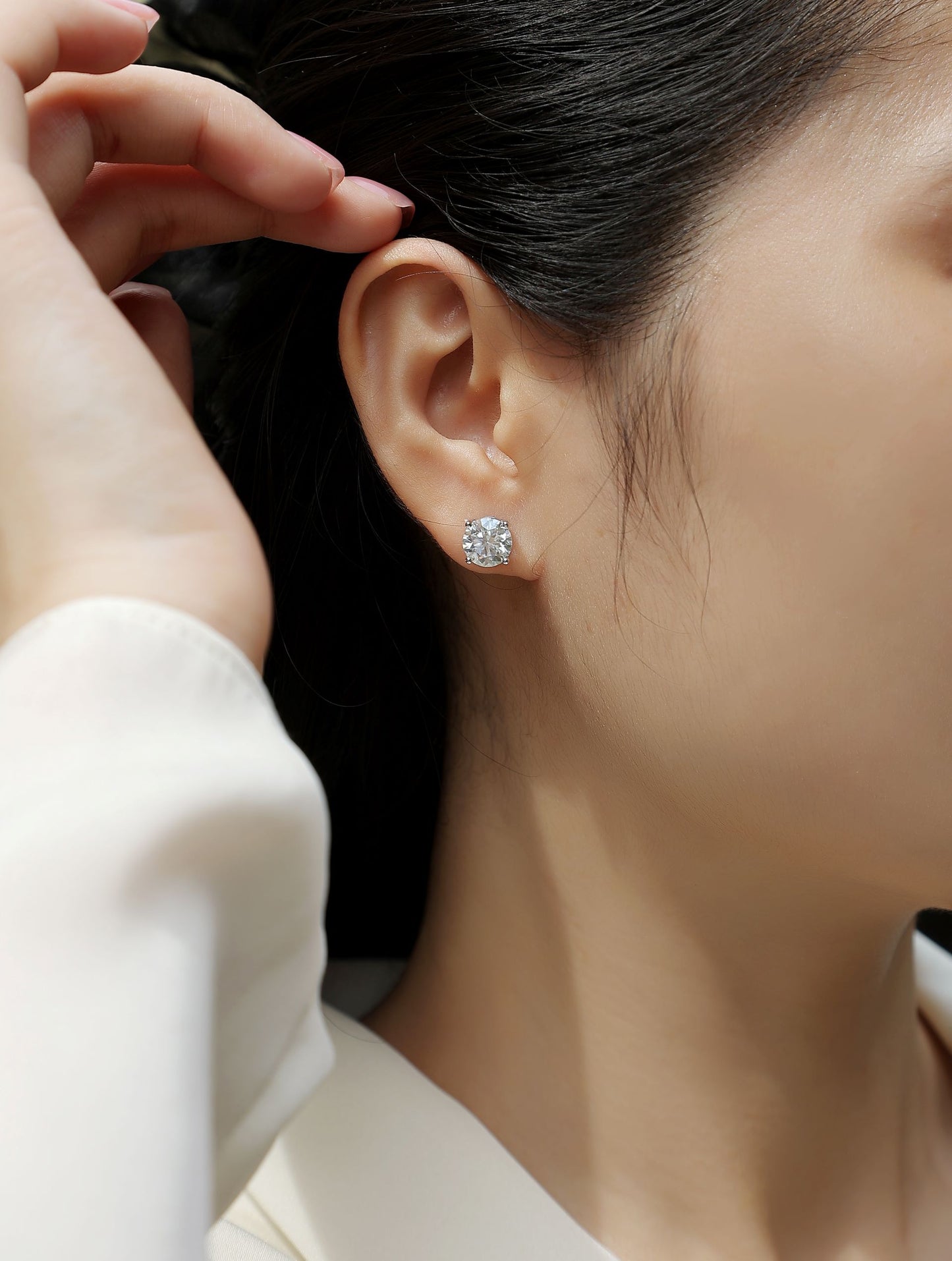 E11447 Minimalist Moissanite Stud Earrings – Everyday Sparkle with Timeless Love