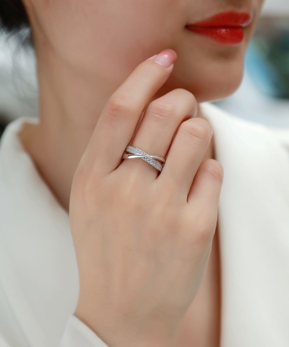 R13921-P “Graceful Spiral” Moissanite Ring – Sterling Silver Elegant Wrap Design